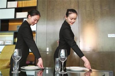 中國(guó)最“貴”服務(wù)員:曾3次服務(wù)國(guó)宴,能請(qǐng)得起她的品牌酒店不多