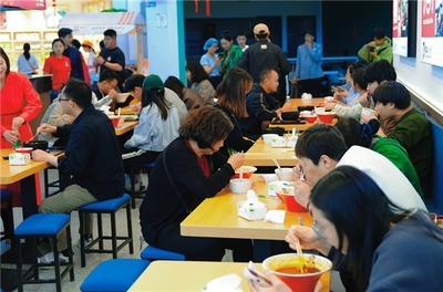 開(kāi)小吃店不會(huì)做菜?加盟周二少不需要!